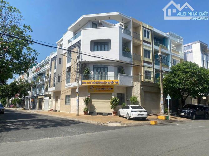 Bán nhà góc 2MT khu Tên Lửa đường 30 gần EAON 5x30m 3 lầu giá 18.5 tỷ giá tốt khu vực