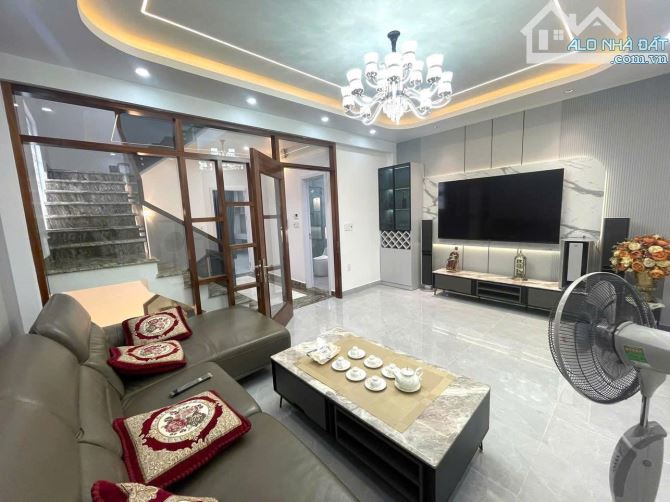 Mrs Tâm Bán nhà 4 tầng ĐẸP Quang Đàm, Sở Dầu, Hồng Bàng, Hải Phòng.Full nội thất, ô tô đửa
