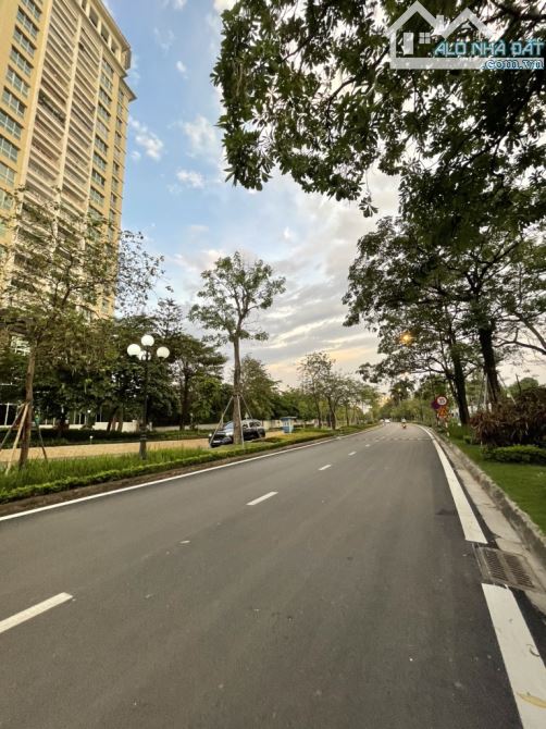 CHUNG CƯ CIPUTRA - 120M - 3PN - LÔ GÓC - BAN CÔNG QUANH NHÀ, SÁNG THOÁNG