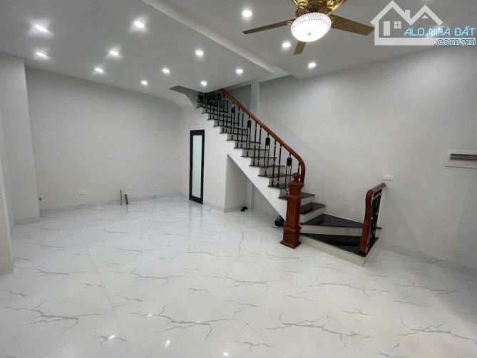 Bán nhà Hưng Phúc, Yên Sở, mặt ngõ thông kinh doanh, gần hồ điều hòa 35 m2, 7 tỷ 750