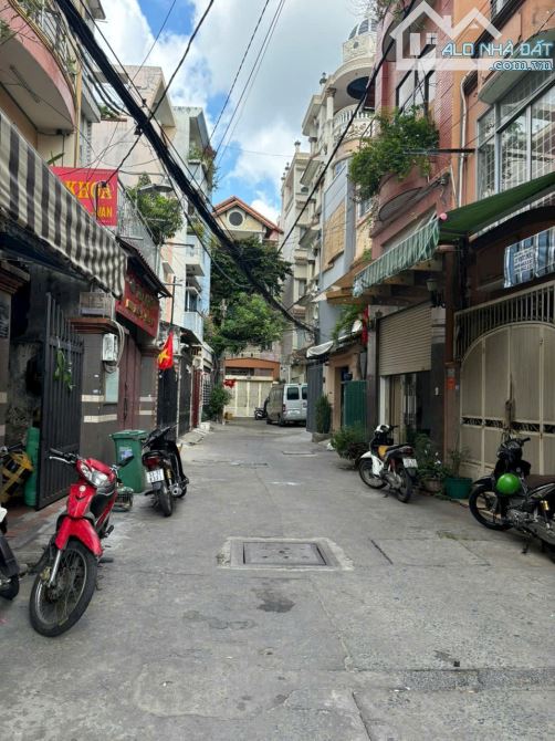 Bán nhà HXH đạu trước nhà cách 200m ra đường Lạc Long Quân Quận Tân Bình 37 m2, 4 PN, 6.X