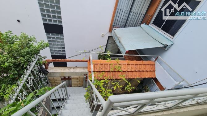 Bán nhà góc 2 MT Điện Biên Phủ 245m2 ngay trường Đại học Hồng Bàng cách Q1 chỉ 5