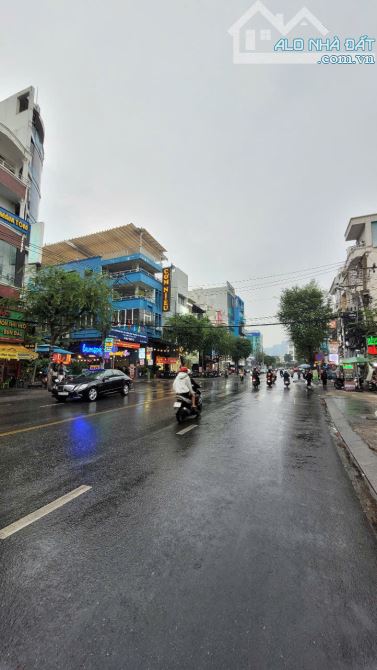 Bán Góc 2MT Ngay Nguyễn Gia Trí(D2)Q.Bình Thạnh- 8,5x20(CN:165m2)HĐT: 180tr/th- Gía: 62 tỷ