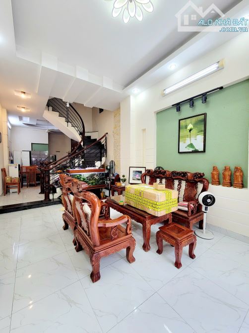 Nhà đẹp mới xây 5PN, Ngay Phạm Văn Đồng, sát Bình Thạnh – Chỉ 6 tỷ hơn