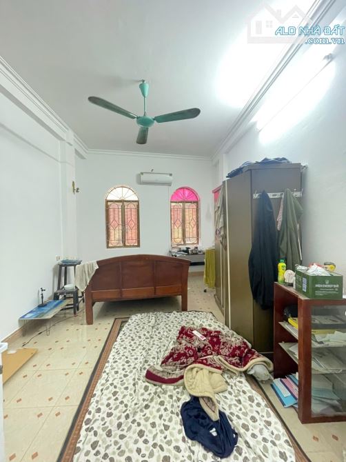 Oto đỗ cổng, ngõ thông 2 thoáng  dân xây ở và kinh doanh 30m2 giá 5.2 tỷ