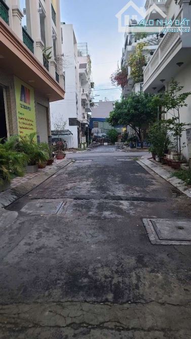 Hẻm rất gần mặt tiền Ô tô ngủ trong nhà. 50m2-  bình tân