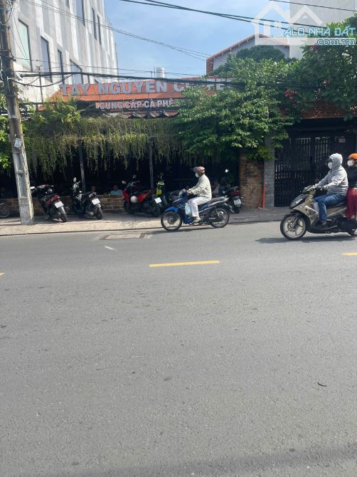 BÁN NHÀ mặt tiền Q.Bình Thạnh giá mềm đầu tư chỉ 150triệu/m2.LH ngay để xem nhà