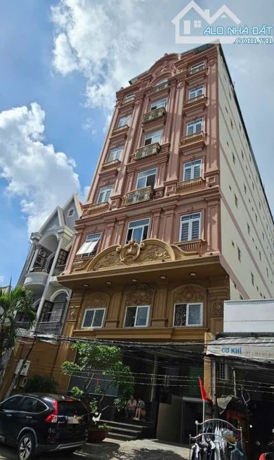 Đẳng cấp Khách sạn nằm giữa 2 cầu Trần Hưng Đạo và Vĩnh Tuy - P Long Biên - Giá 23 Tỷ .