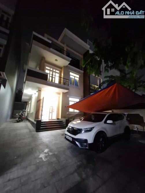 MẶT TIỀN CẠNH ĐH NGÂN HÀNG LINH CHIỂU - 234m2 - 3 TẦNG