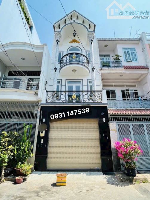CHÍNH CHỦ BÁN GẤP NHÀ  MẶT TIỀN 2 LẦU GIÁ 1TỶ270TRIỆU - NGAY SAU LƯNG CHỢ BÌNH CHÁNH ĐANG