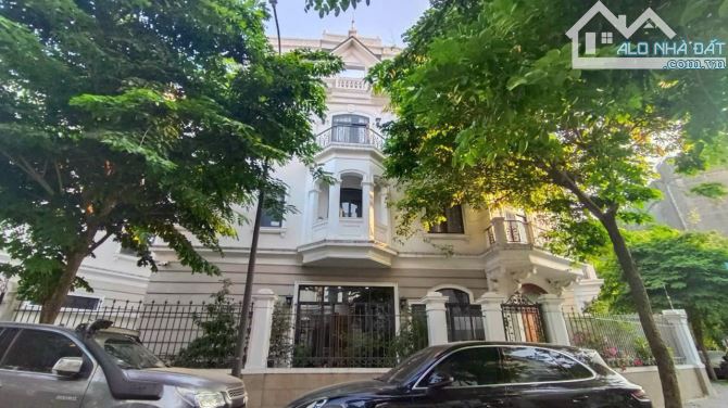 Bán nhà biệt thự TM.Lợi Victoria dự án Novaland Quận 2 cũ đường 65 gần chợ (267m2) 65 tỷ