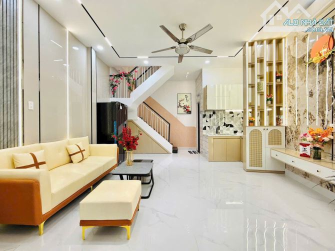Giá Tốt Hiếm Có! Nhà Mặt Tiền Ngô Gia Tự, Q.10 – 3,2x19m – SHR