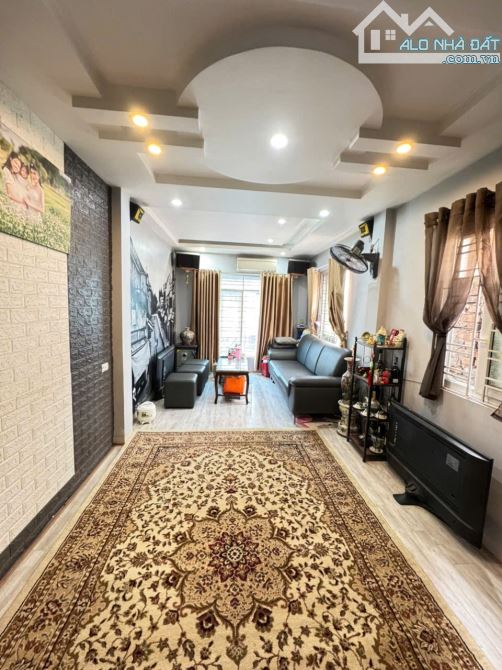 Hàng hiếm!!! Bán nhà phố Nguyễn Văn Cừ - Ngõ thông - Ô tô qua - 30m2 x 5T - Nhỉnh 7 Tỷ