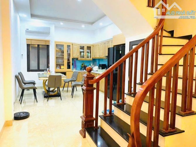 Siêu phẩm Định Công 45mx5t,thiết kế hiện đại.Sổ vuông đét