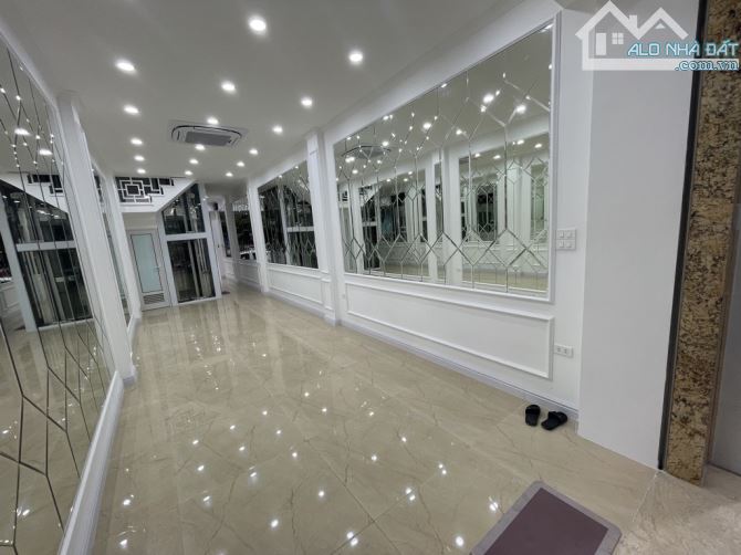 Bán nhà măt phố Cầu Giấy,40m2 có 2 mặt tiền, vỉa hè,thang máy 6 tầng siêu đẹp giá 29.8 tỷ