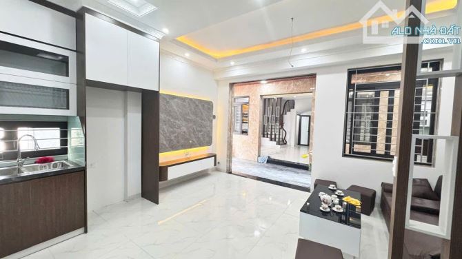 - Bán nhà đường Võ Chí Công, sát phố, nội thất xịn sò, 45m2, 11.5 tỷ.