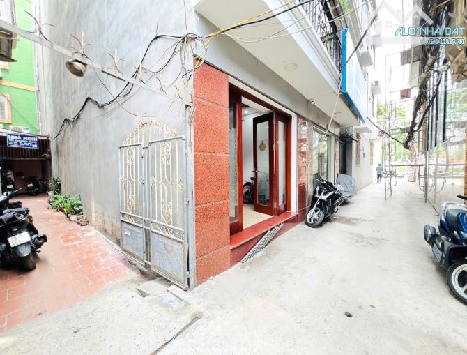 Trịnh Đình Cửu - 6 tầng dân xây - Lô góc - 10 m ra mặt phố - Full nội thất - Ở ngay.