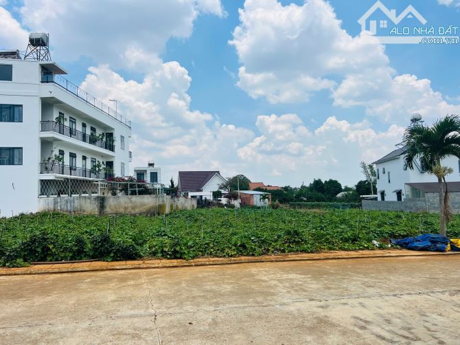 Cần bán lô đất nền khu dân cư trung tâm xã Hiệp Thạnh