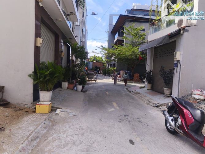🏠BÌNH HƯNG HOÀ A, ĐƯỜNG SỐ 4 - NHÀ 5 TẦNG CÓ ST- HẺM XE HƠI- KHU ĐỒNG BỘ