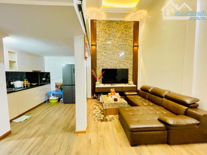 CĂN DUY NHẤT 3 TẦNG 38M2,NGÕ Ô TÔ ,THOÁNG 2 MẶT-TRUNG TÂM HAI BÀ TRƯNG SỔ ĐẸP GIÁ CHỈ 4.1