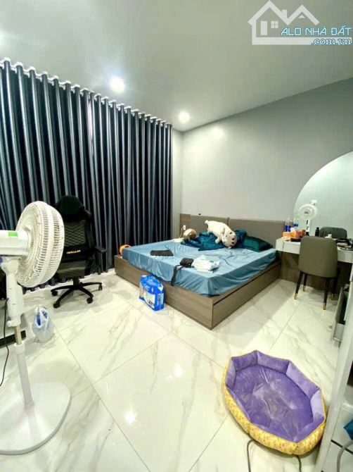 Bán gấp nhà Quận 10 – nhà mới xây – ô tô ngủ trong nhà – hẻm thông – 4PN – giá 12 tỷ