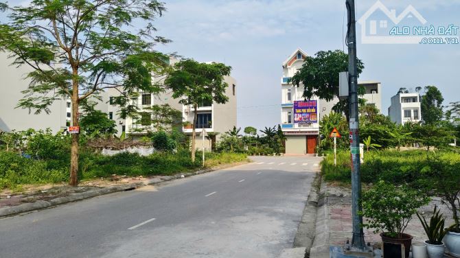 Bán đất giãn dân yên mẫn dt 75m mt 5m hướng đb giá 4.95 tỷ bị lỗi nửa đường đâm