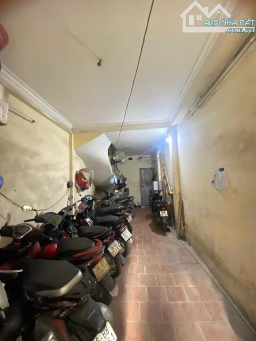 Bán đất Nguyễn Khang - Cầu Giấy - tặng nhà - Xây ccmn - dt 51m2x3t - mt 6.8 giá 11.8 tỷ