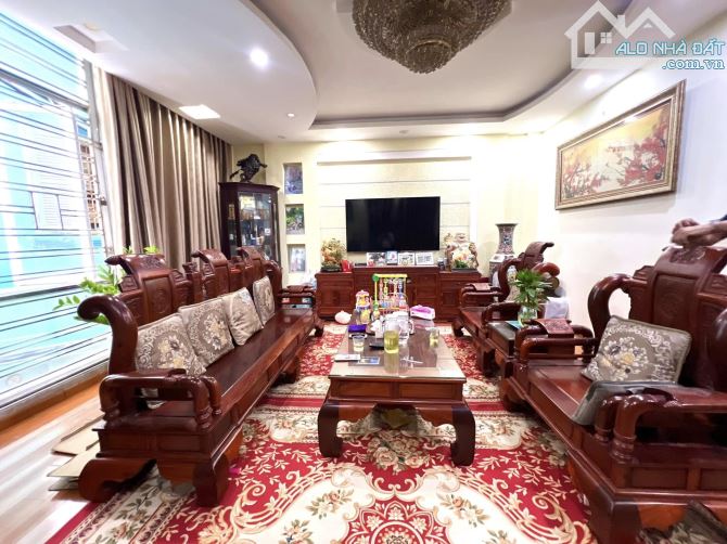 Bán nhà cách 5m ra phố Vũ Tông Phan, Lô góc, oto vòng quanh,KD đỉnh, 18.5 tỷ