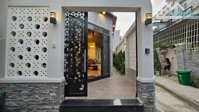 Căn góc 2 mt hẻm thông - 4 tầng - 60m2 - Huỳnh Tấn Phát, Phú Mỹ, Quận 7