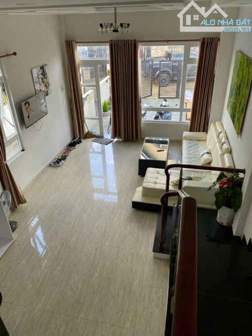 CHO THUÊ VILLA FULL NỘI THẤT CƠ BẢN ĐỒI THÔNG TIN PHƯỜNG 8 GIÁ 12TR