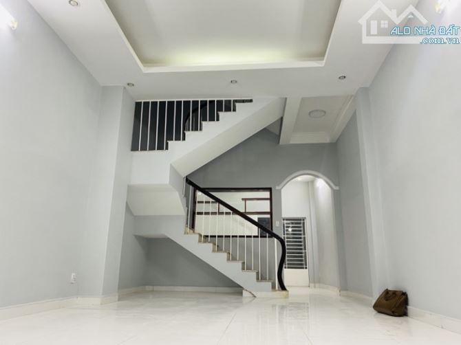 Bán nhà chính chủ hẻm xe hơi, phú nhuận, gần sân bay