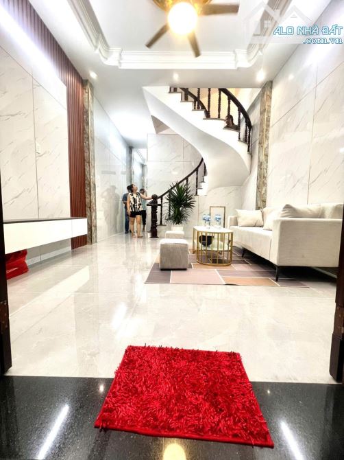 Bán nhà mặt phố Vương Thừa Vũ 55m2 kinh doanh sầm uất sổ đỏ đẹp 22 tỷ