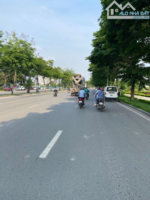 NHÀ MỚI XÂY – XUÂN PHƯƠNG – NGÕ THÔNG – Ô TÔ ĐỖ CỬA – THANG MÁY NHẬP KHẨU – Ở NGAY