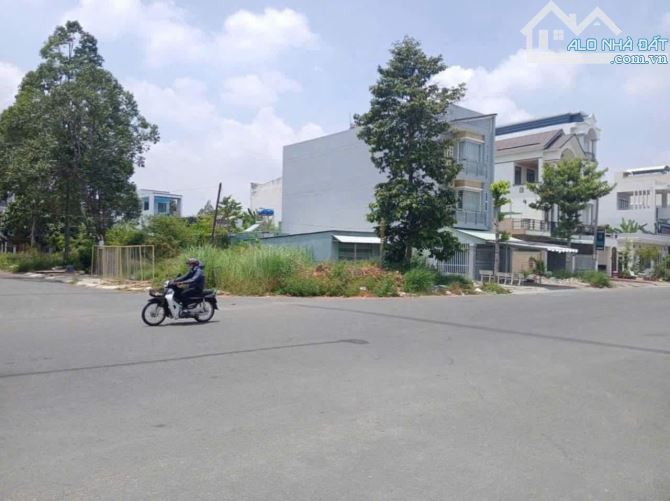 BÁN NỀN GÓC 2 MẶT TIỀN ĐƯỜNG NGUYỄN CHÁNH KDC 586 - GẦN BV HOÀN MỸ