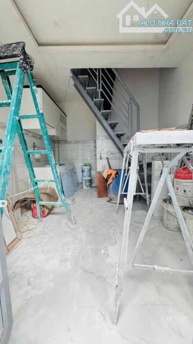 BÁN NHÀ QUẬN 11, KHU LÃNH BINH THĂNG, VÀI BƯỚC CHÂN RA MẶT TIỀN.