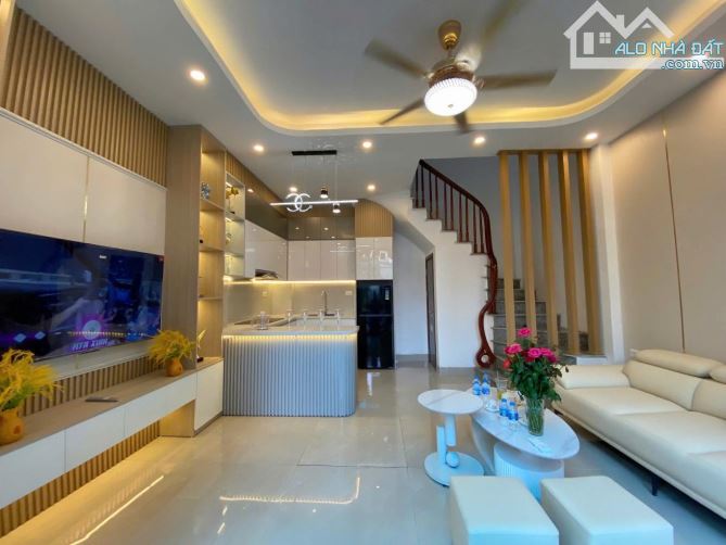 Nhà Đẹp Khuyến Lương – Hoàng Mai – 42m 5 Tầng – Nở Hậu – Cách Ô Tô 40m, 5,8 Tỷ.