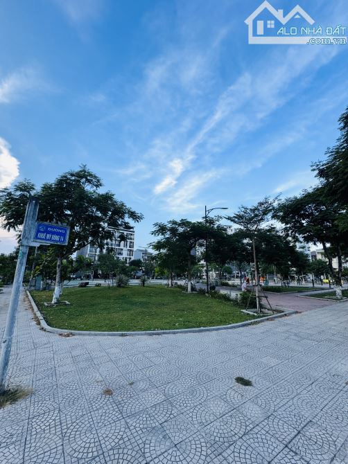 SIÊU PHẨM - bán cặp liền kề Khuê Mỹ Đông - Vị Trí ngay công viên siêu đẹp - 204m2