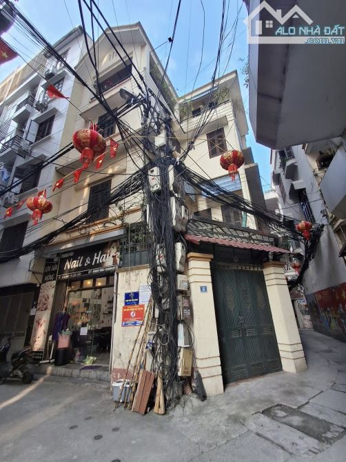 Bán nhà Cầu Giấy Sổ đỏ 70m, 4 tầng 3 ngủ MT8m Giá 25 tỷ Ngõ ô tô tránh