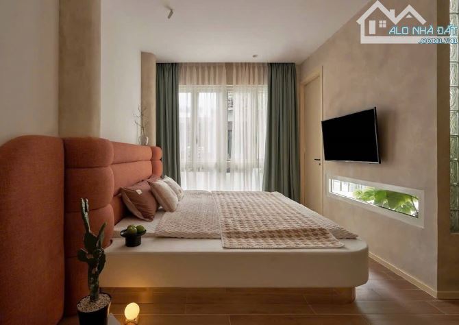 NHÀ HẺM XE HƠI 5 TẦNG CÓ THANG MÁY . PHƯỜNG 14 QUẬN 10. TẶNG FULL NỘI THẤT XỊN.