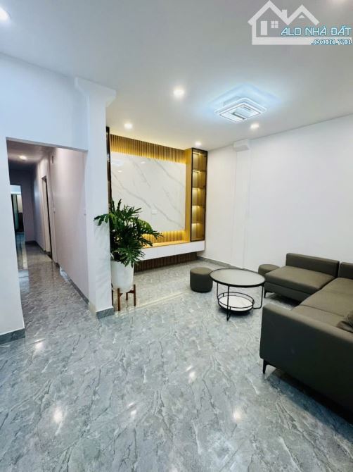 BÁN TẬP THỂ TẦNG 1, THANH NHÀN, 75M2,  2 NGỦ, VÀI BƯỚC RA HỒ TUỔI TRẺ, FULL NỘI THẤT.