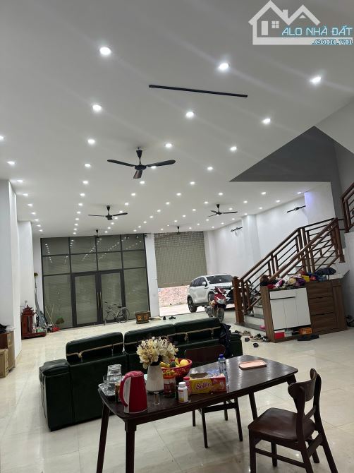 Bán nhà đẹp Thụy Lâm, Đông Anh, 200m x 4T, ô tô tránh chỉ 14,9 tỷ