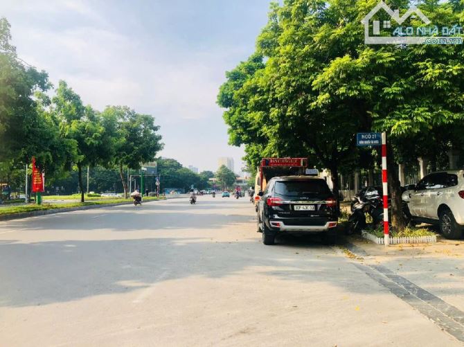 BÁN NHÀ CẦU GIẤY 43M2 X 5 TẦNG MẶT TIỀN 3.8M HƠN 8 TỶ