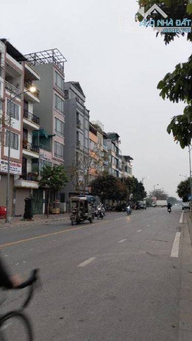 SIÊU ĐẸP - BÁN ĐẤT THẠCH BÀN, LONG BIÊN - PHÂN LÔ, VỈA HÈ - 3 BƯỚC RA AEON - 60M, NHỈNH 12