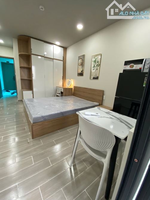 Căn Hộ 1 Phòng Ngủ Ban Công Máy Giặt Riêng Thang Máy Sân Bay TSN Quận Tân Bình
