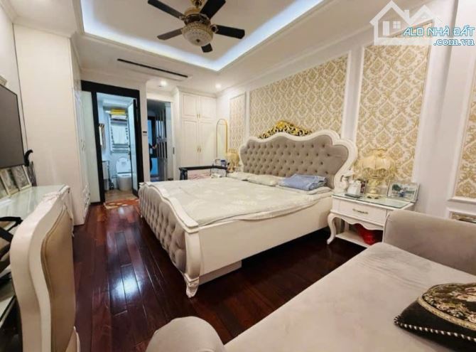 Thanh Nhàn 1 nhà ra phố 33m 6 tầng thang máy .