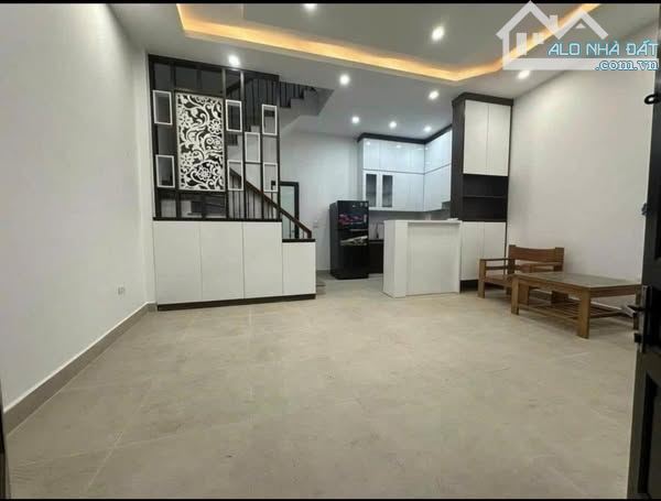 PHỐ NGỌC HÀ -  30M X 4T - MT 5.5M - Ô TÔ DỪNG ĐỖ NGÀY ĐÊM - KHU DÂN TRÍ, AN NINH