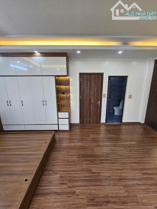 Nhà Phân lô Tứ Hiệp- Ngọc Hồi- 5Tầng-36m2- 4 Ngủ rộng thoáng- Gần ô Tô- Giá cực kỳ hợp lý