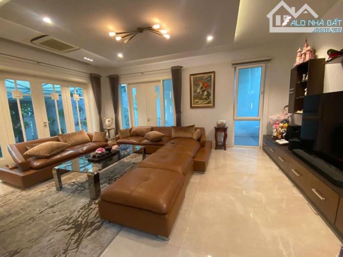 CẦN BÁN BIỆT THỰ THÀNH THÁI GẦN CÔNG VIÊN CẦU GIẤY, 300M2 MT 16M ĐẸP NHẤT KHU