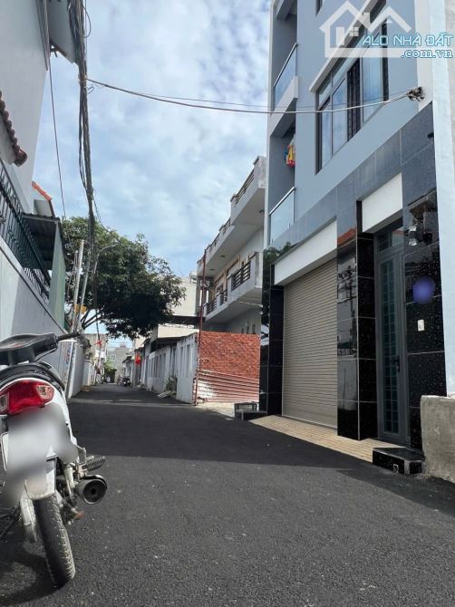 BÁN ĐẤT HẺM OTO PHƯỜNG 10, NGANG 6.3M - GIÁ 3.25 TỶ, KO QUY HOẠCH