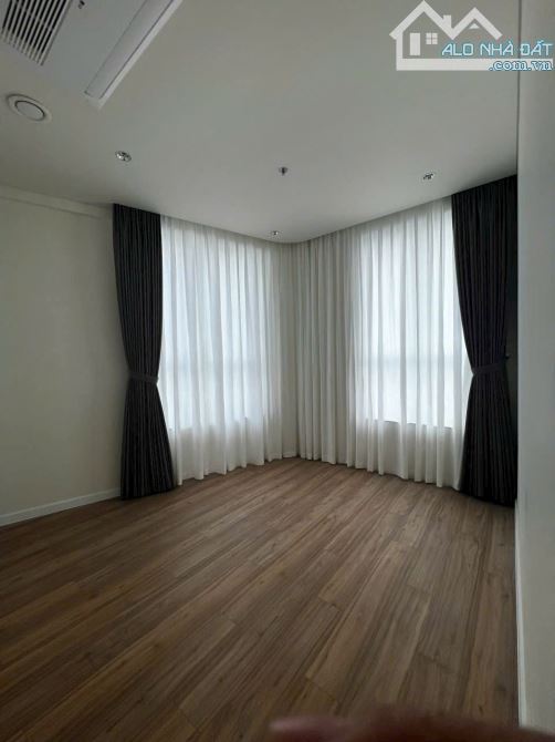 Cho thuê căn hộ cao cấp Thủ Thiêm Zeit River - Tầng trung, 3PN -125m2- View Hồ Trung tâm T
